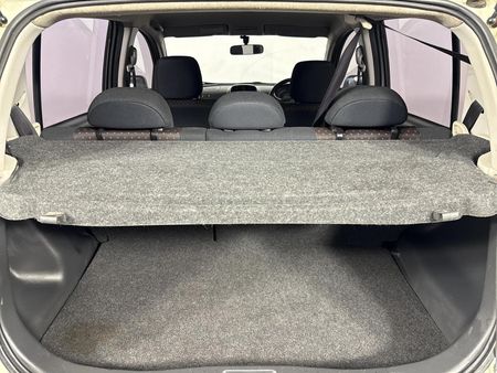 2011-Daihatsu-Sirion-15i-Sport_13