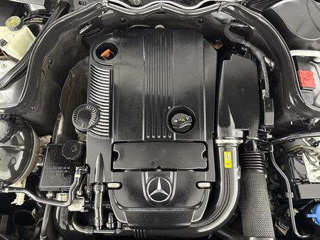 2011-Mercedes-Benz-C-Class-C-180-BE-Avantgarde-Auto_14
