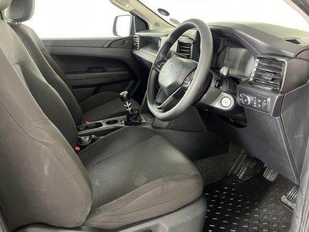 2024-Volkswagen-Amarok-20-TDI-125kW-Double-Cab_9