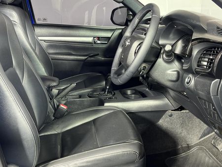 2022-Toyota-Hilux-28-GD-6-Raised-Body-Legend-4x4-Auto-Double-Cab_9