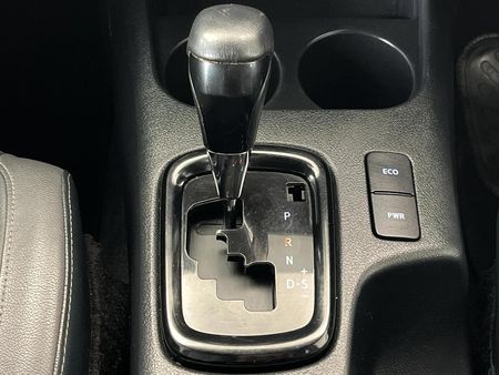 2022-Toyota-Hilux-28-GD-6-Raised-Body-Legend-4x4-Auto-Double-Cab_10