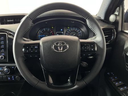 2022-Toyota-Hilux-28-GD-6-Raised-Body-Legend-4x4-Auto-Double-Cab_11