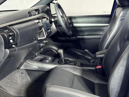 2022-Toyota-Hilux-28-GD-6-Raised-Body-Legend-4x4-Auto-Double-Cab_8