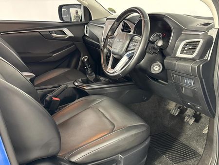 2023-Isuzu-D-Max-19-DDI-HR-LS-Double-Cab_9