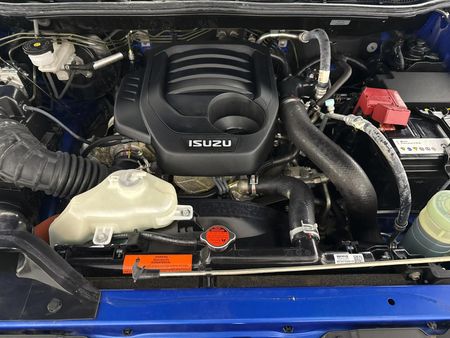2023-Isuzu-D-Max-19-DDI-HR-LS-Double-Cab_14