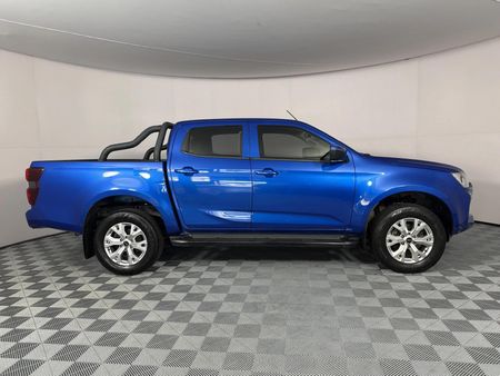 2023-Isuzu-D-Max-19-DDI-HR-LS-Double-Cab_17