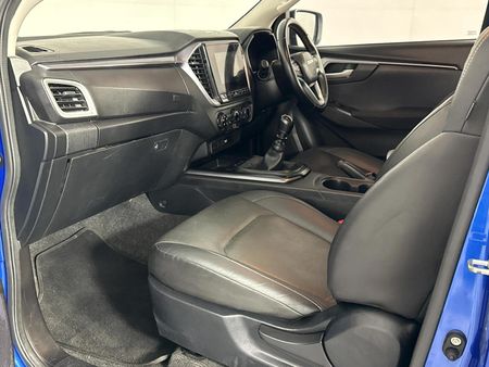2023-Isuzu-D-Max-19-DDI-HR-LS-Double-Cab_8
