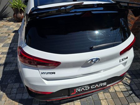 2023-Hyundai-i30-N-20-TGDi-DCT_47