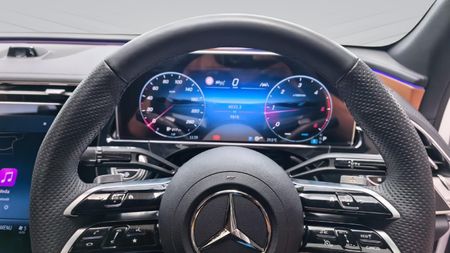 2025-Mercedes-Benz-E-Class-E220d-Avantgarde_9