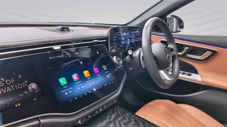 2025-Mercedes-Benz-E-Class-E220d-Avantgarde_12