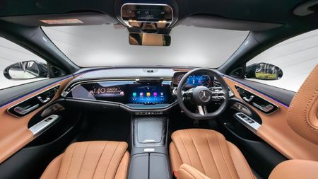 2025-Mercedes-Benz-E-Class-E220d-Avantgarde_14