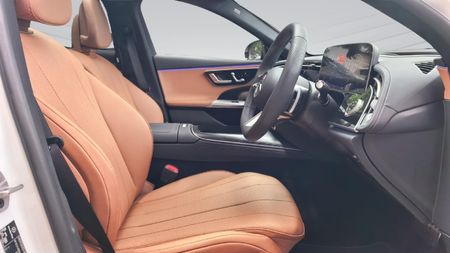 2025-Mercedes-Benz-E-Class-E220d-Avantgarde_15