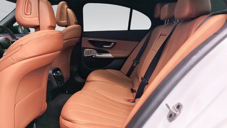 2025-Mercedes-Benz-E-Class-E220d-Avantgarde_16