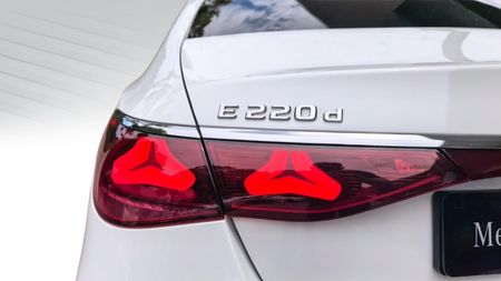 2025-Mercedes-Benz-E-Class-E220d-Avantgarde_20