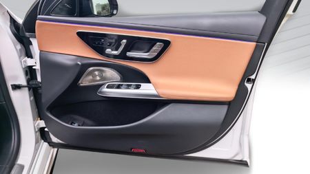 2025-Mercedes-Benz-E-Class-E220d-Avantgarde_22