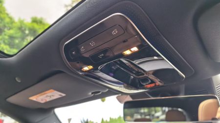 2025-Mercedes-Benz-E-Class-E220d-Avantgarde_6