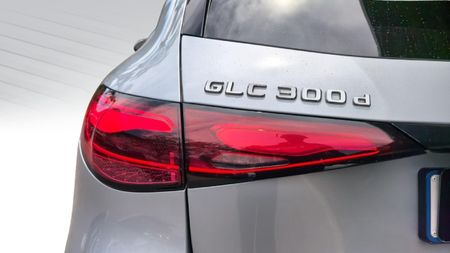 2025-Mercedes-Benz-GLC-300D-4Matic_21