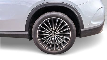 2025-Mercedes-Benz-GLC-300D-4Matic_8