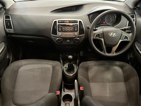 2013-Hyundai-i20-12-Motion_9