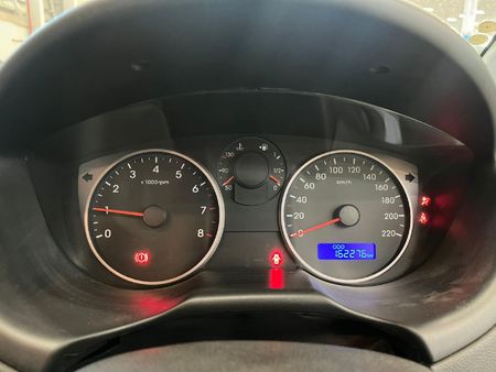 2013-Hyundai-i20-12-Motion_10