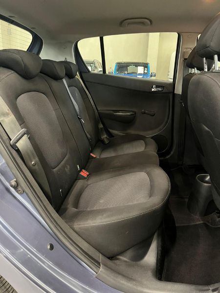 2013-Hyundai-i20-12-Motion_11