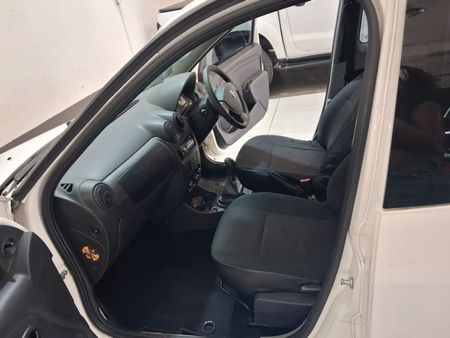 2019-Nissan-NP200-16-SE_4