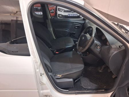 2019-Nissan-NP200-16-SE_7