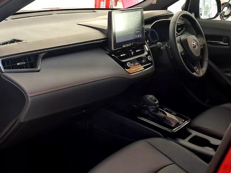 2026-Toyota-Corolla-Cross-18-GR-S_12