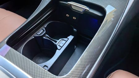 2026-Mercedes-Benz-CLE-300-4Matic-coupe-AMG-Line_12