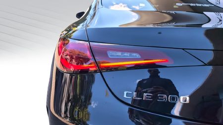 2026-Mercedes-Benz-CLE-300-4Matic-coupe-AMG-Line_18