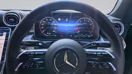 2026-Mercedes-Benz-CLE-300-4Matic-coupe-AMG-Line_5