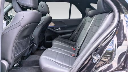 2026-Mercedes-Benz-GLE-450d-4Matic_14