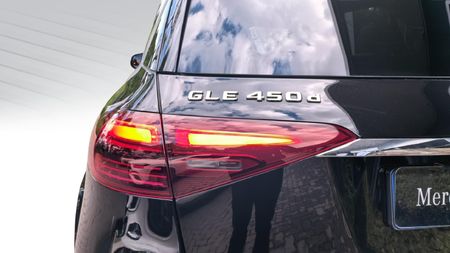 2026-Mercedes-Benz-GLE-450d-4Matic_18