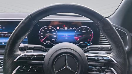 2026-Mercedes-Benz-GLE-450d-4Matic_5