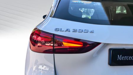 2026-Mercedes-Benz-GLA-200d-Progressive-Auto_18