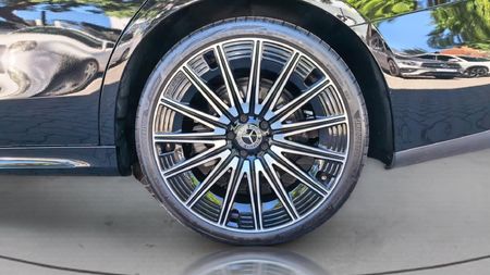 2026-Mercedes-Benz-E-Class-E220d-Avantgarde_4