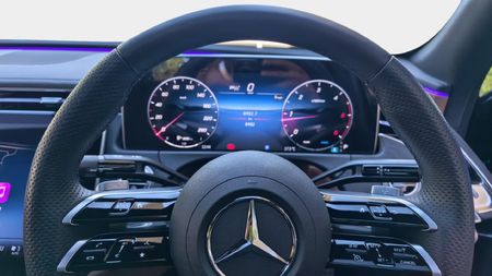 2026-Mercedes-Benz-E-Class-E220d-Avantgarde_5
