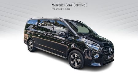 2025-Mercedes-Benz-EQV-300_6