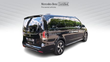 2025-Mercedes-Benz-EQV-300_7