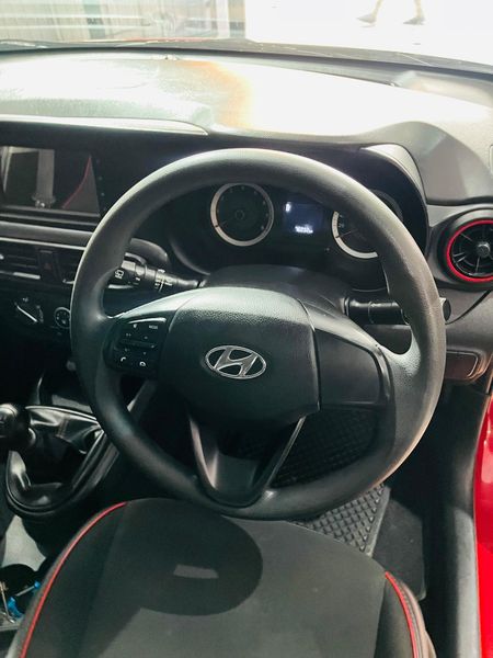 2021-Hyundai-Grand-i10-12-Fluid_10