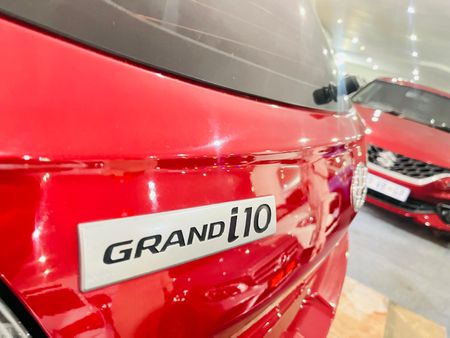 2021-Hyundai-Grand-i10-12-Fluid_11