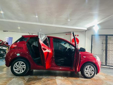 2021-Hyundai-Grand-i10-12-Fluid_2