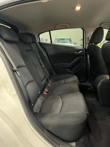 2016-Mazda-3-16-Active-5-dr_11