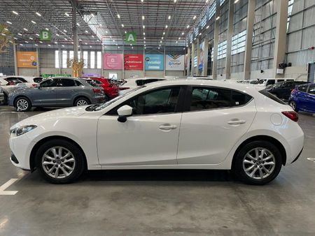 2016-Mazda-3-16-Active-5-dr_5