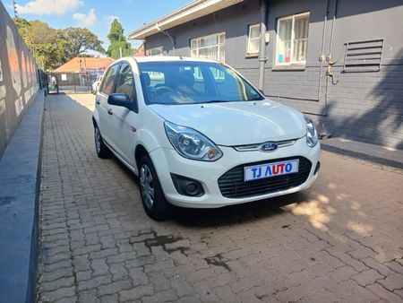 2014-Ford-Figo-14-Ambiente_2
