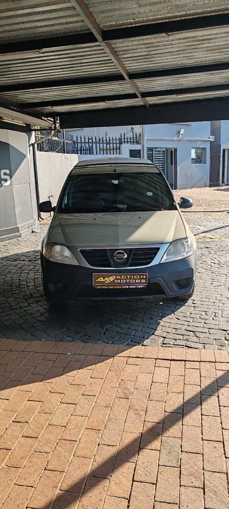 2020-Nissan-NP200-16_6