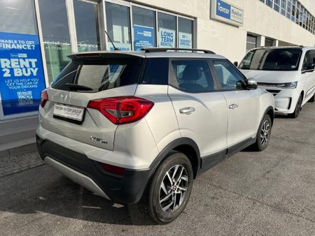 2024-Mahindra-XUV-300-15D-W8_4