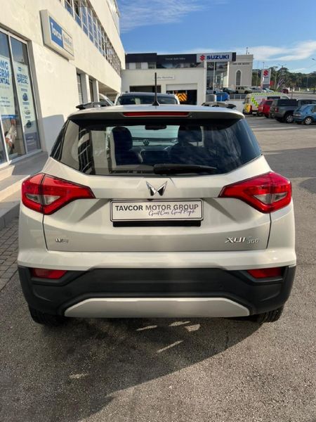 2024-Mahindra-XUV-300-15D-W8_8