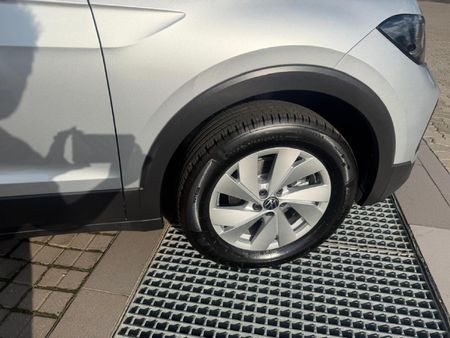 2026-Volkswagen-T-Cross-10-TSI-Auto_16
