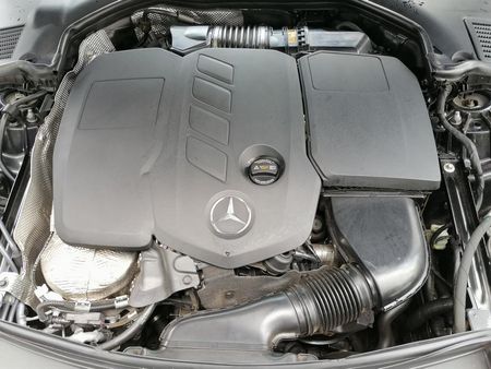2022-Mercedes-Benz-C-Class-C-220D-AMG-LINE-AUTO_10